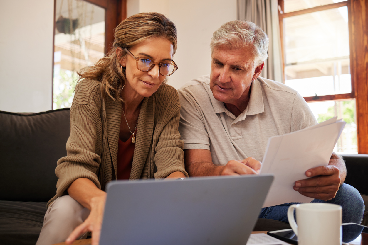 Retirees comparing different model portfolios.